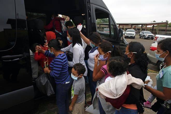 Libera EU a migrantes sin citas para audiencias de asilo