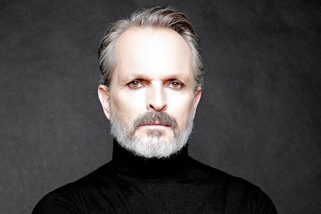 Pasa Miguel Bosé del éxito al escándalo