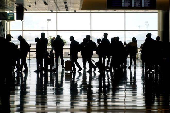 Permite EU viajar a vacunados contra Covid-19