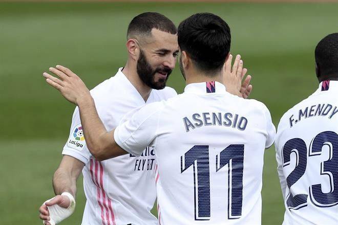 Asensio y Benzema dan tres puntos al Real Madrid
