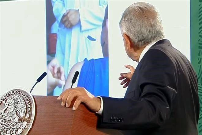 Sospecha AMLO ‘montaje’ en vacunación con aire