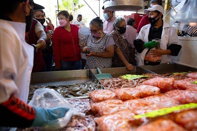 Elevan analistas a 4.5% expectativa de crecimiento