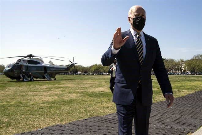 Busca Biden dar acceso a vacunas a todos el 19 de abril
