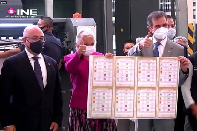 Reclama Sánchez Cordero a Córdova neutralidad y discreción