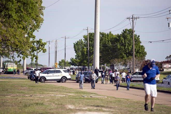 Deja tiroteo en Texas un muerto y 5 heridos
