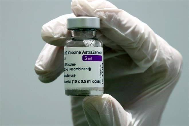La vacuna de AstraZeneca es bastante buena.- Fauci