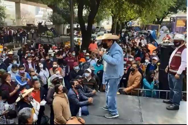 Me echaron tanta tierra que me levantaron.- Salgado