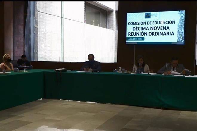 Avalan gratuidad en escuelas a productos menstruales