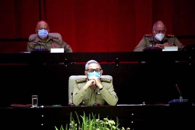 Deja Castro liderazgo de Partido Comunista de Cuba