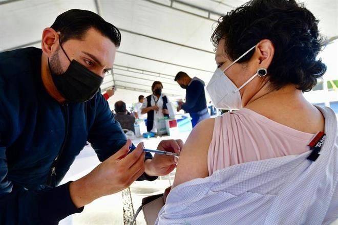 Prevén 50 millones de mexicanos vacunados en julio