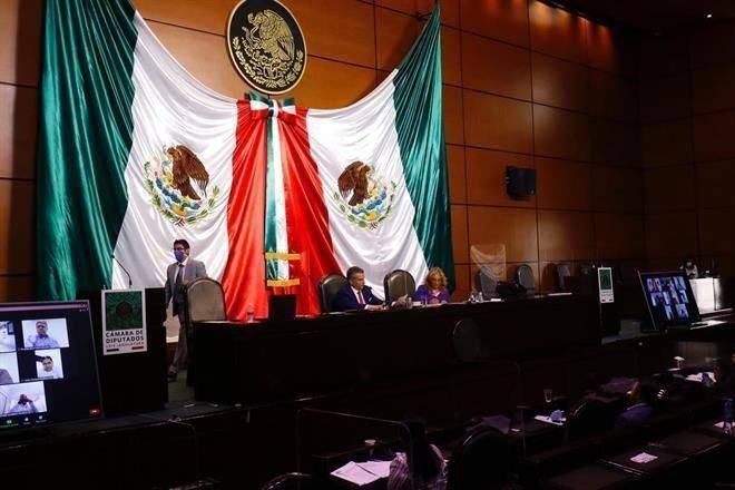 Aprueban devolver a Pemex control en venta de combustibles