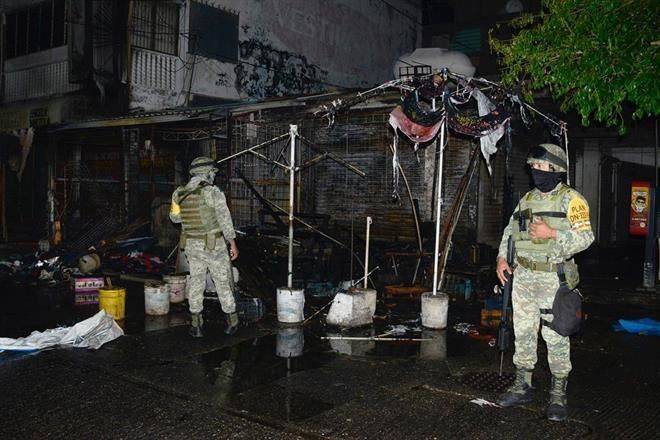 Incendia crimen locales de mercados en Acapulco