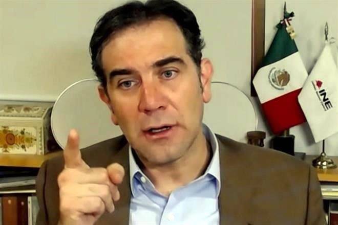 Pide Córdova defender la democracia