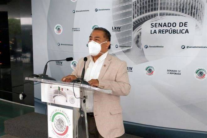 Renuncia a Morena; acusa mafia del poder