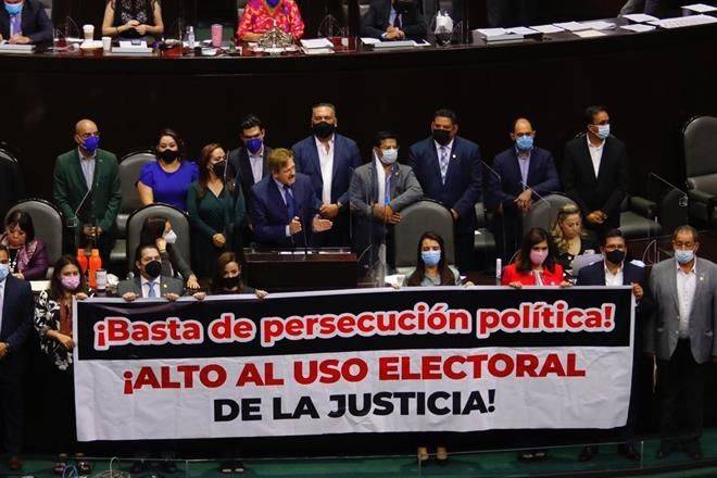 Discuten diputados desafuero a Cabeza de Vaca