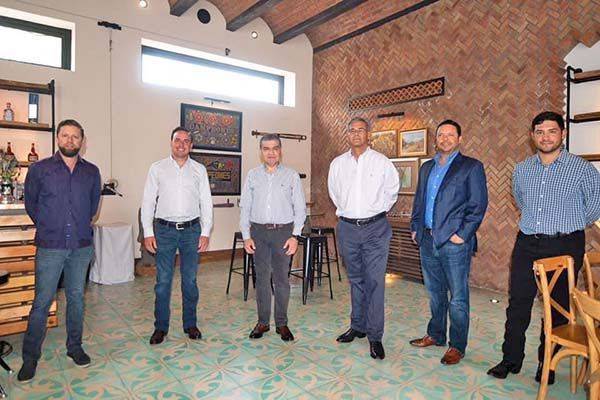 Pacta Riquelme con presidentes de clubes