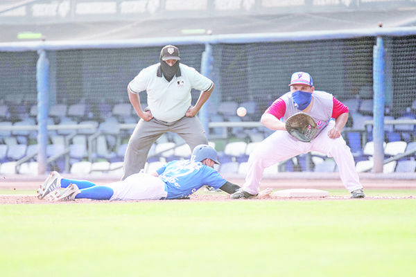 Generales bombardean al acero