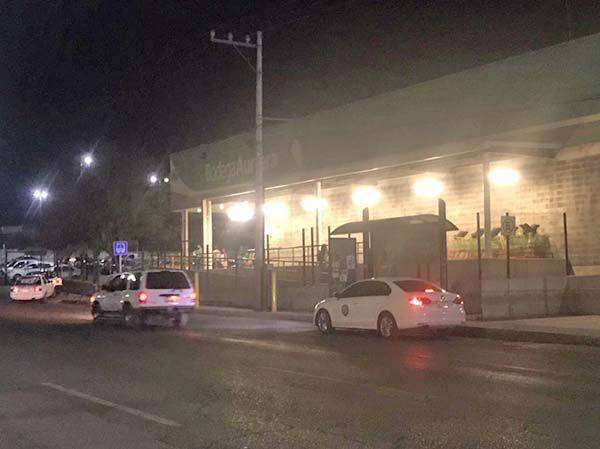 Movilización policiaca en Aurrerá por ladrón