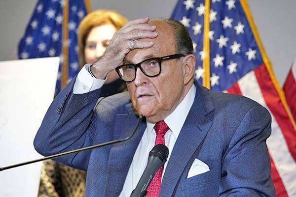 FBI allana departamento de ex abogado de Trump, Rudy Giuliani, en Nueva York