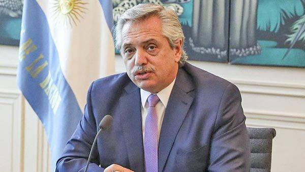 Presidente de Argentina da positivo a Covid-19; fue vacunado en enero