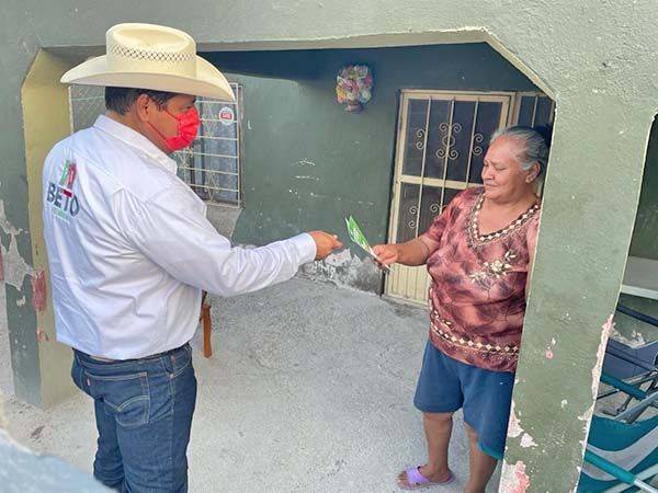 Escucha Beto Villarreal a familias cieneguenses