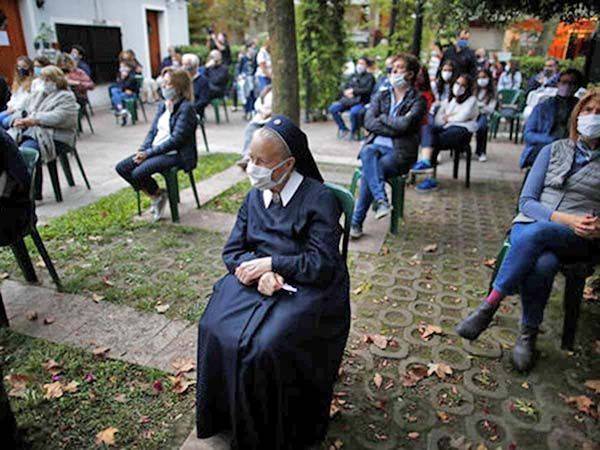 Pese a covid en Argentina conmemoran Semana Santa al aire libre
