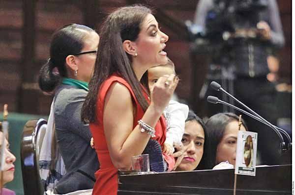 Delatan servicio legislativo de escorts