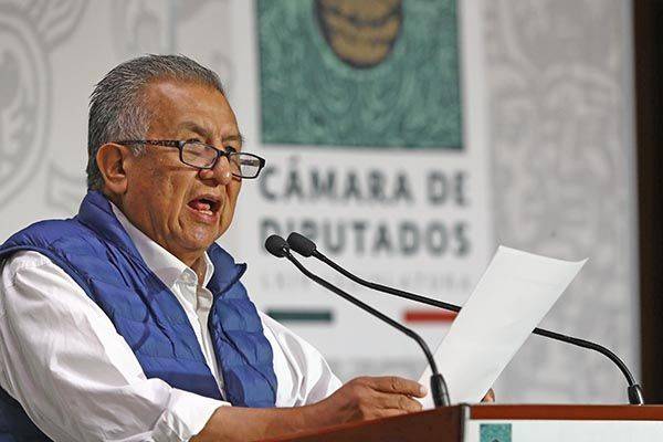 Cae diputado por abuso; evita cárcel y hasta vota