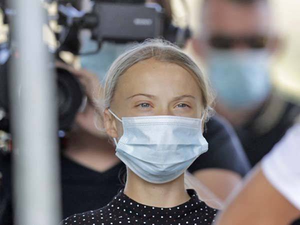 Greta Thunberg dona 100 mil euros contra acaparamiento de vacunas
