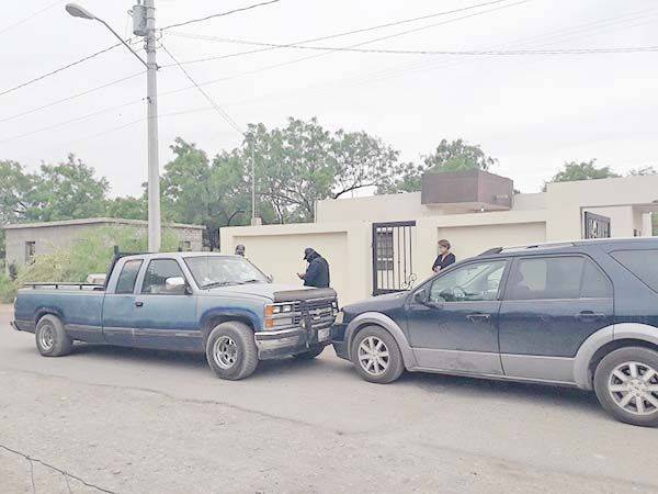 Choca su pick-up y muere de infarto