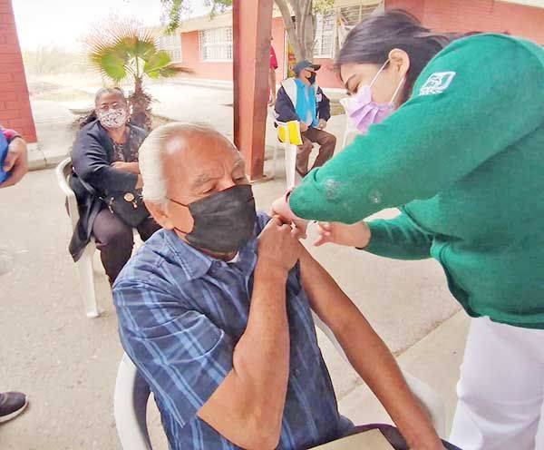 Vacunaron a adultos de Asilo de Ancianos