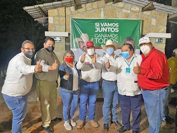 Apoyan docentes de Múzquiz a Gachupín
