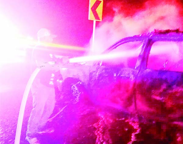 Se incendia patrulla municipal