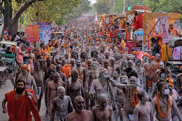 Un millón de personas abarrota festival en India sin medidas covid