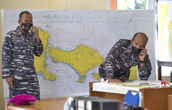 Submarino desaparecido con 53 marinos se partió: Indonesia