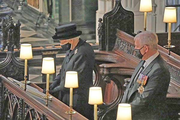 Isabel II entierra a su esposo el príncipe Felipe