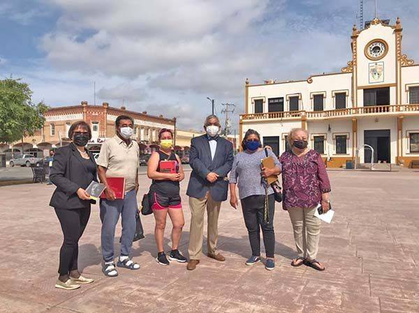 Refuerzan lectura con la «siembra de libros»