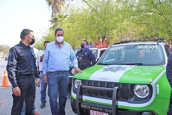 Equipan a policías con vehículos Jeep