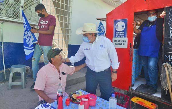 Saludan en toca-toca a candidato a diputado