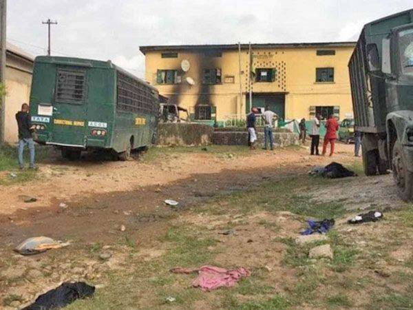 Comando ataca prisión y libera a más de mil 800 reos en Nigeria