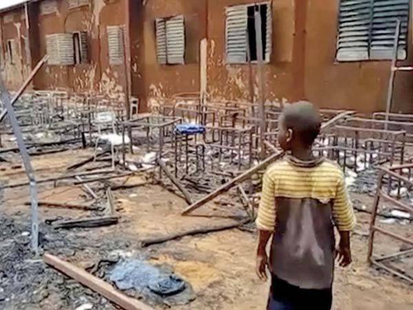 Incendio en escuela deja 20 niños muertos en Níger