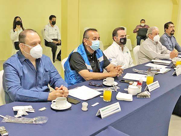 Presente Lencho en la reunión de Simas