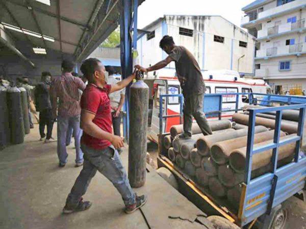 22 pacientes covid mueren en hospital de India por fuga en tanque de oxígeno