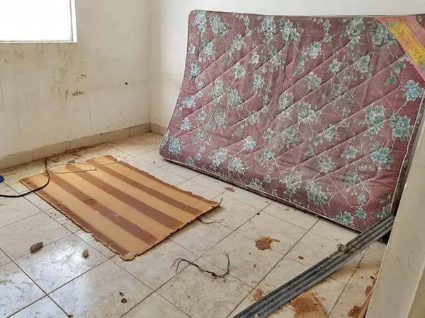 Salen de viaje y les vacían la vivienda