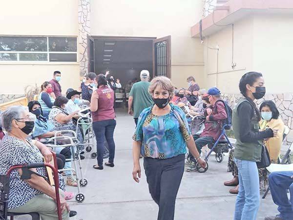 Agilizan vacunación de adultos mayores