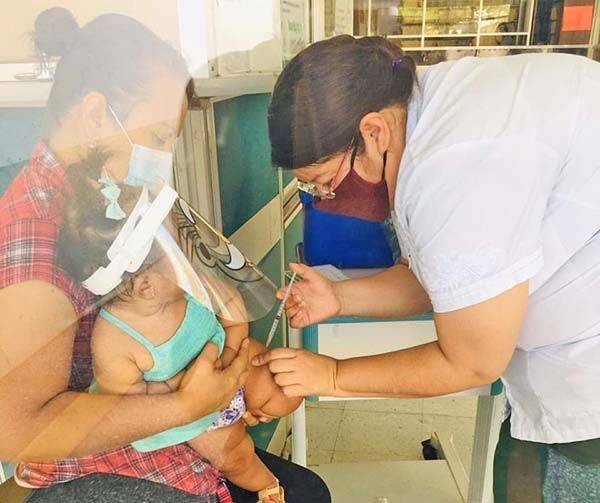 Realiza el IMSS intensa jornada de vacunación