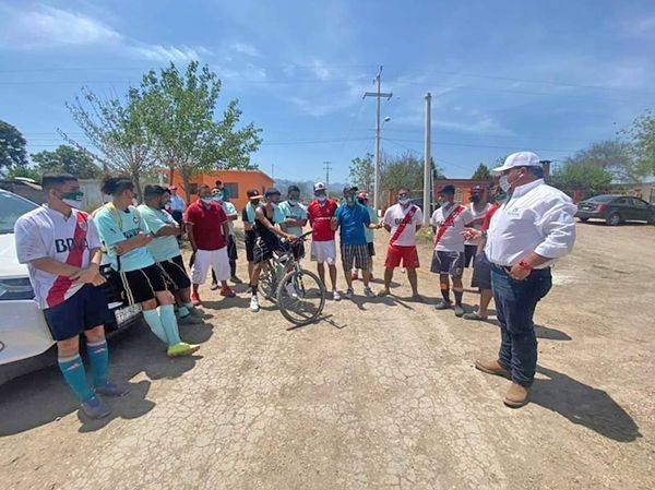 Promete campos deportivos al 100
