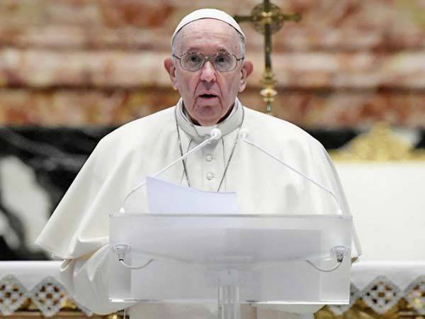 El Papa llama a acabar con guerras y compartir vacunas