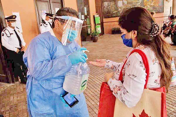 Se registran 3 muertes y hay 73 casos nuevos