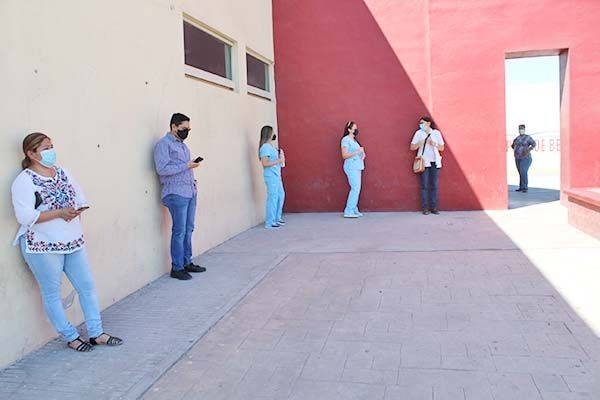 Vacunan a pocos médicos privados